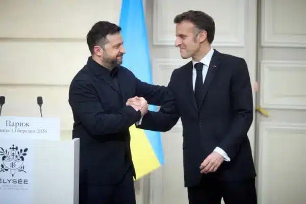 Зеленський і Макрон обговорили допомогу Франції в антиракетній обороні та підтримку євроінтеграції. 5 Зеленський і Макрон обговорили допомогу Франції в антиракетній обороні та підтримку євроінтеграції. 4