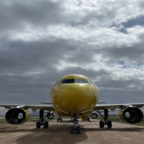 Головна 25 “Пілоти-стягувачі скеровують літаки Spirit Airlines до пустелі”