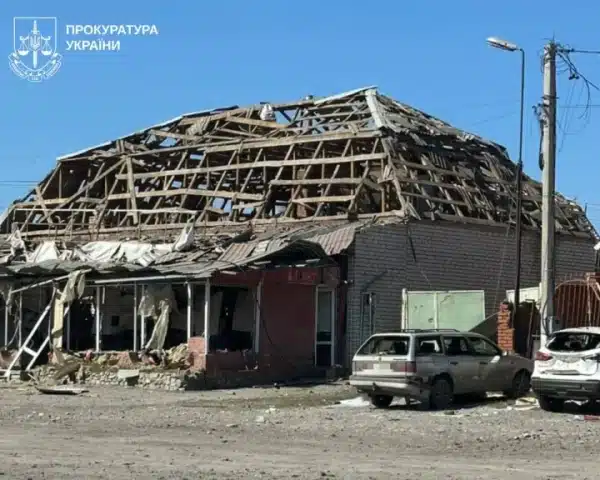 Російський балістичний “Іскандер” влучив по Мерефі: п’ятеро загиблих, кількість поранених зростає