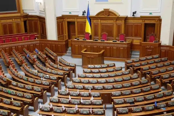 За неналежне ставлення до статусу ветерана — штрафи для посадовців до 51 тисячі гривень. У парламенті з’явилася відповідна законодавча ініціатива.