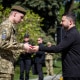 Президент відзначив піхотинців та оголосив про свіжі угоди для них. 15