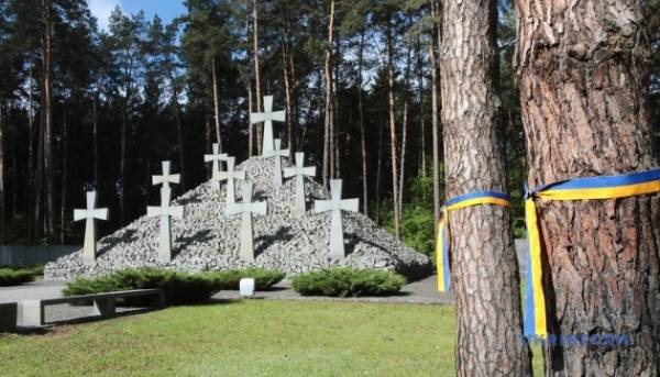 В Україні згадують загиблих від політичних переслідувань.