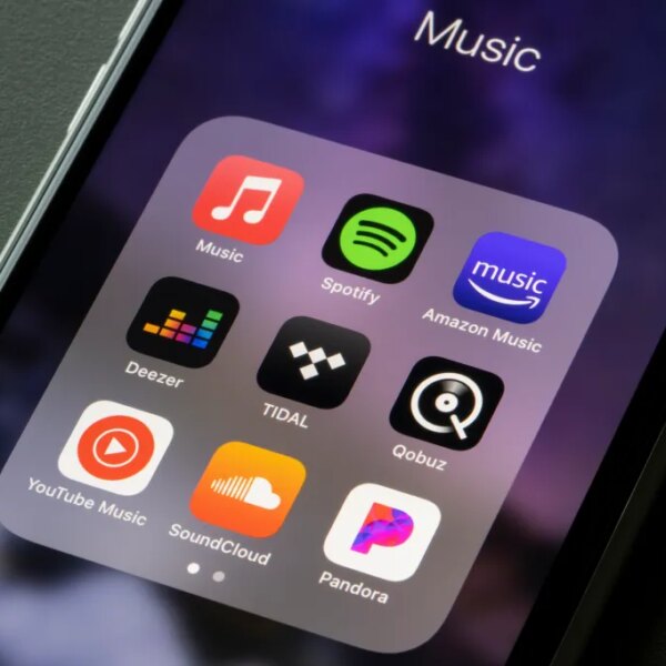 Головна 52 Deezer навчив свій інструмент розпізнавати AI-музику на Spotify,…