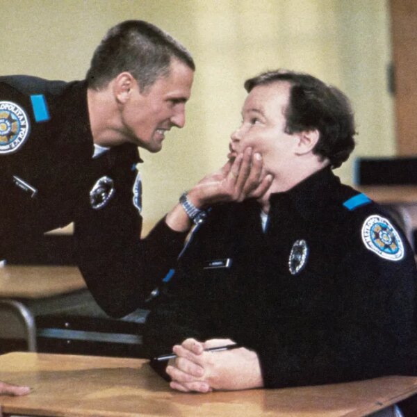 Головна 32 “Кіноакадемія” (Police Academy) з Кіаном та Пілом скасовується…
