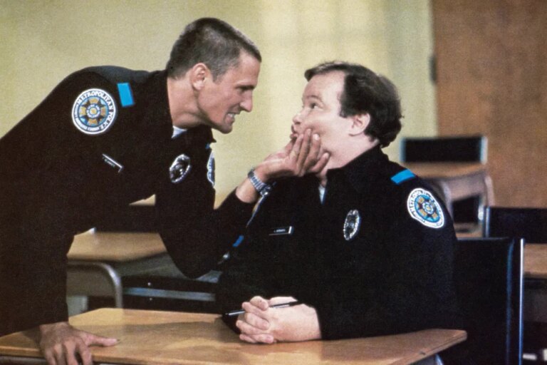 "Кіноакадемія" (Police Academy) з Кіаном та Пілом скасовується після вбивства Майкла Брауна 13 "Кіноакадемія" (Police Academy) з Кіаном та Пілом скасовується після вбивства Майкла Брауна 13