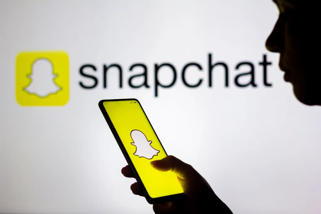 Snapchat обмежує користувачів до 16 років: діліться Spotlights лише з друзями 3 Snapchat обмежує користувачів до 16 років: діліться Spotlights лише з друзями 3