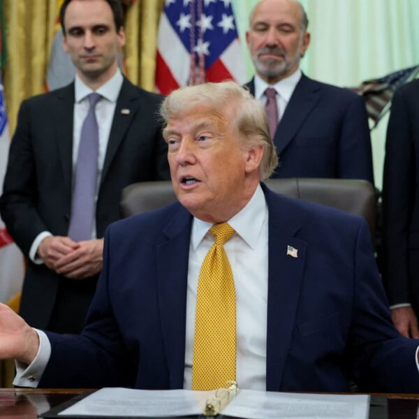 Головна 32 Трамп: Ірану не слід використовувати нафтові прибутки для…