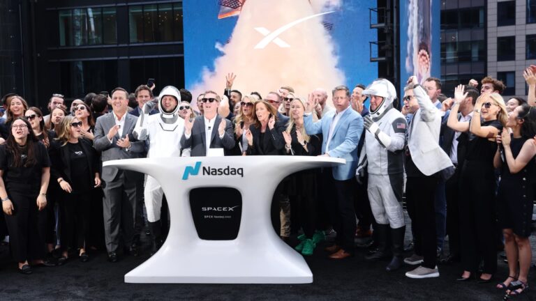Акції SpaceX зросли на 20% у перший день повноцінних торгів 12