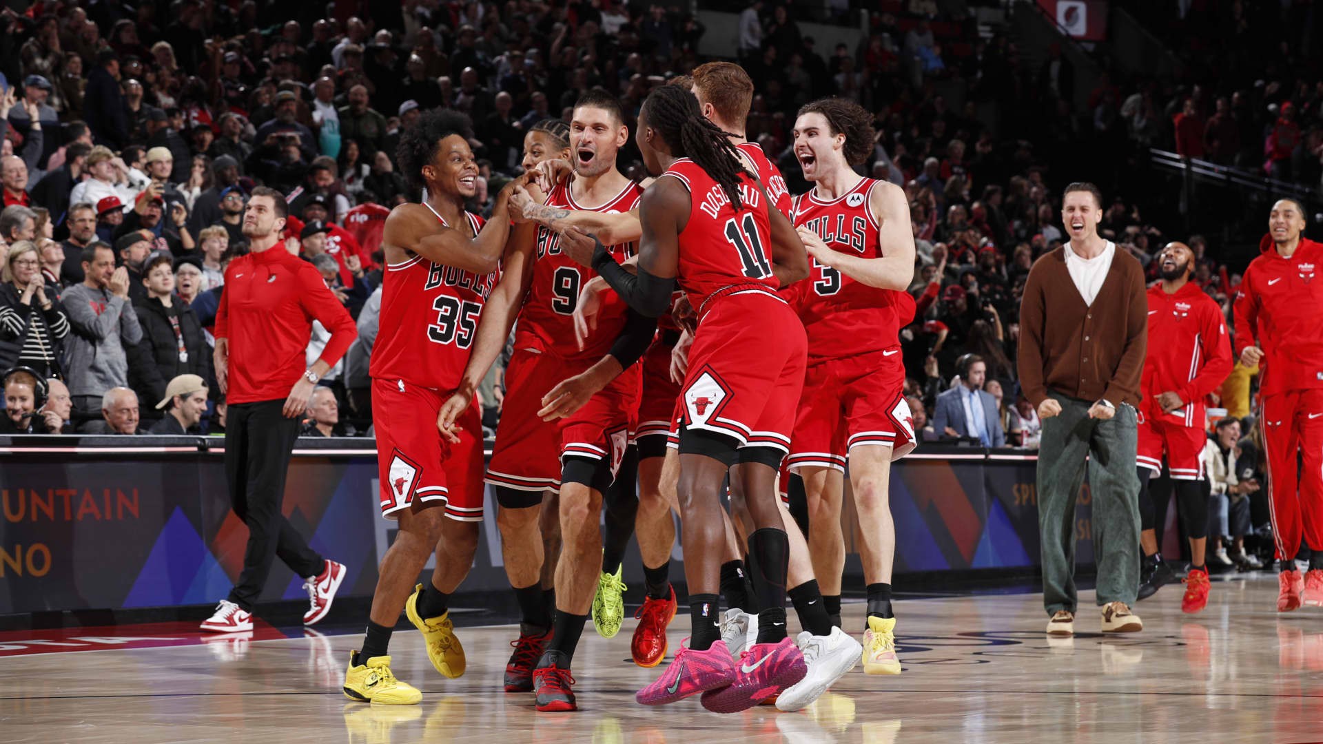 Спадкоємець Walmart Лукас Волтон придбав міноритарну частку в Chicago Bulls 2 Спадкоємець Walmart Лукас Волтон придбав міноритарну частку в Chicago Bulls 2