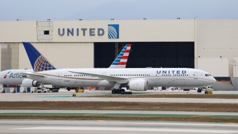Голова United Airlines відкидає ідею злиттів після відмови American Airlines 6 Голова United Airlines відкидає ідею злиттів після відмови American Airlines 6