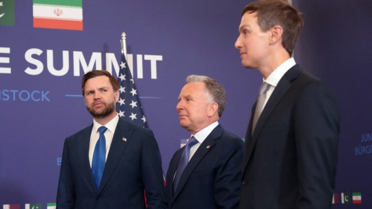 **"На тлі зростання напруженості: Держсекретар США Ванс у Швейцарії для переговорів щодо Ірану"** 12