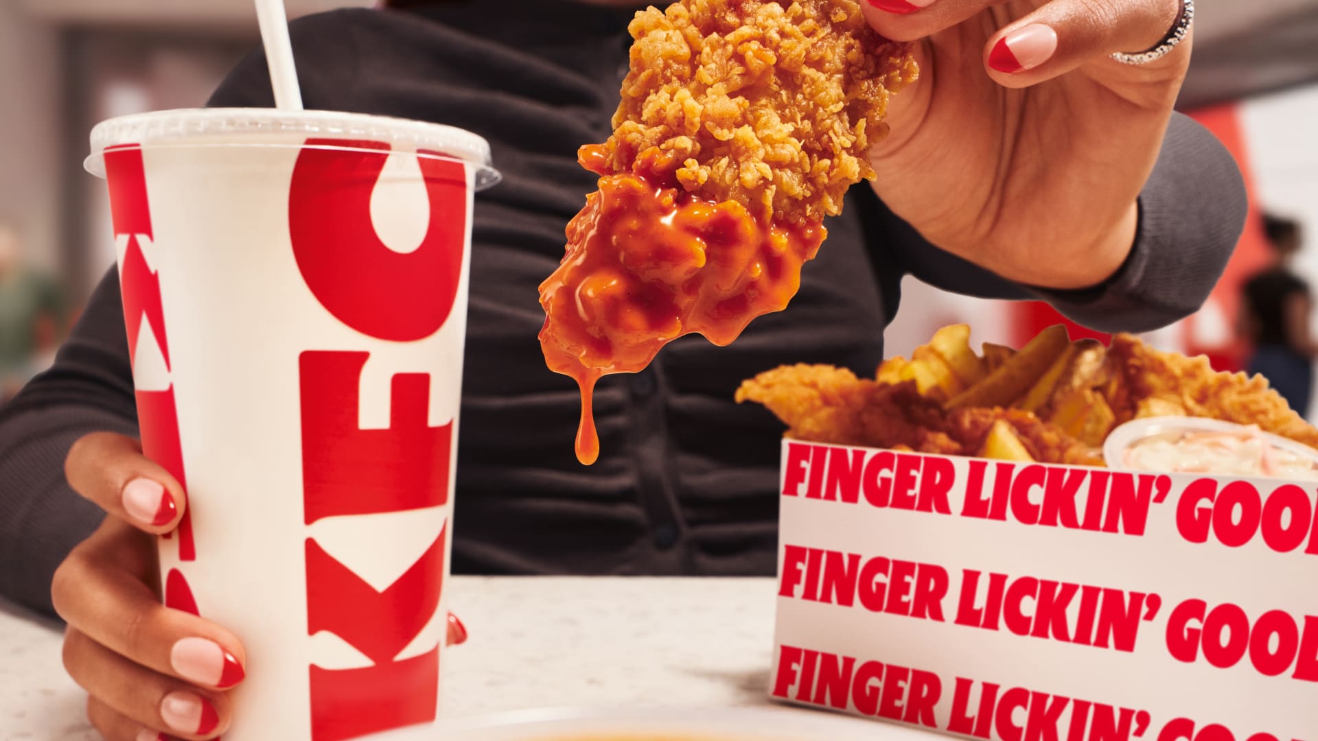 KFC пропонує курячі страви без кісток та нові напої, намагаючись повернути частку ринку 2 KFC пропонує курячі страви без кісток та нові напої, намагаючись повернути частку ринку 2