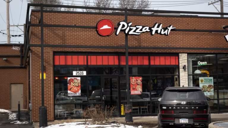 Yum Brands продає Pizza Hut компаніям LongRange Capital та Yum China 22