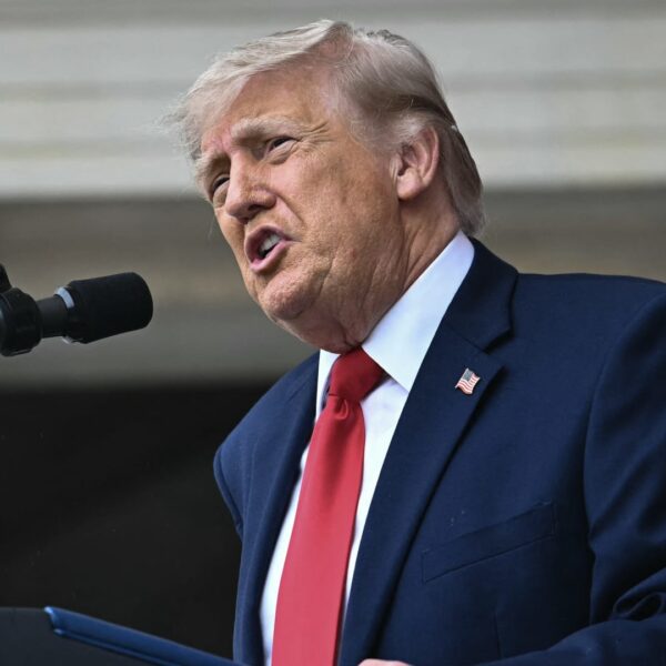 Трамп закликає до угоди з Іраном, критикуючи опонентів