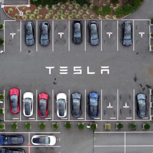 Tesla врегулювала судовий позов щодо аварії з автопілотом&hellip;