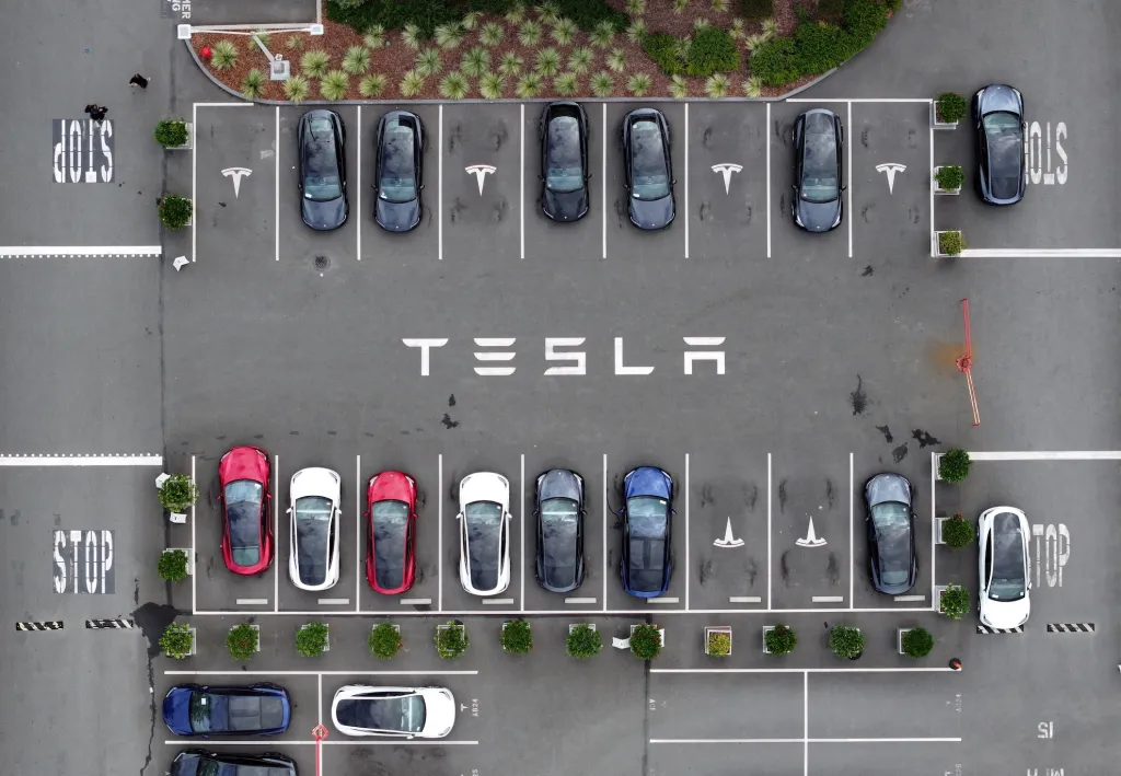 Tesla врегулювала судовий позов щодо аварії з автопілотом на тлі триваючих федеральних розслідувань 2