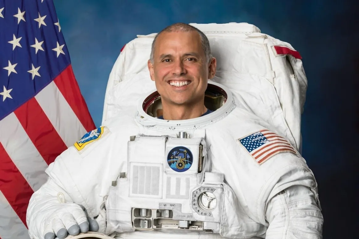 Астронавт NASA Аніл Менон доступний для віртуальних інтерв'ю перед запуском 2 Астронавт NASA Аніл Менон доступний для віртуальних інтерв'ю перед запуском 2