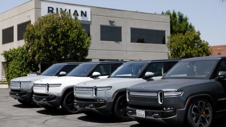 Rivian скорочує сотні працівників напередодні запуску R2 32 Rivian скорочує сотні працівників напередодні запуску R2 32