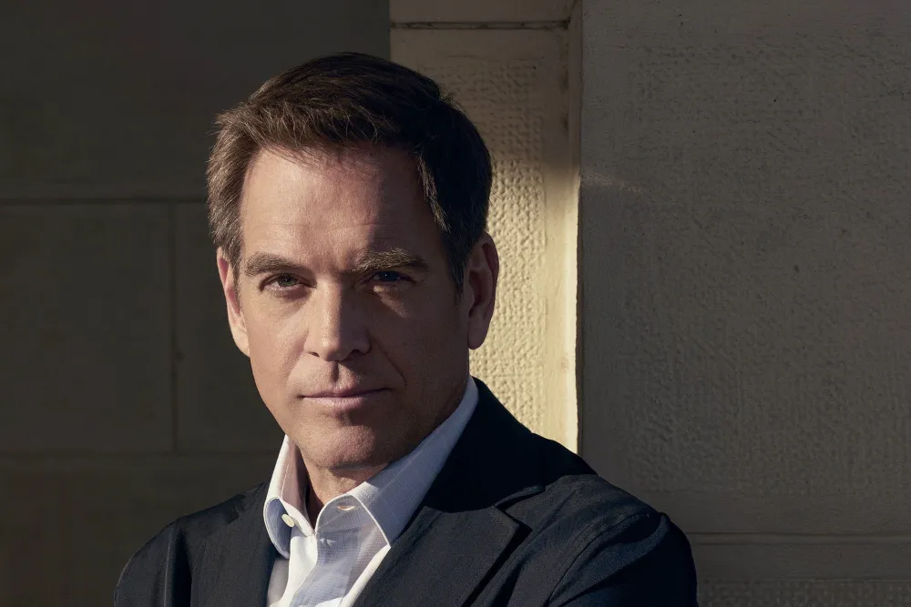 "NCIS" повертає Майкла Везерлі (Michael Weatherly) як Тоні Діноззо (Tony Dinozzo) у 24 сезоні 2 "NCIS" повертає Майкла Везерлі (Michael Weatherly) як Тоні Діноззо (Tony Dinozzo) у 24 сезоні 2