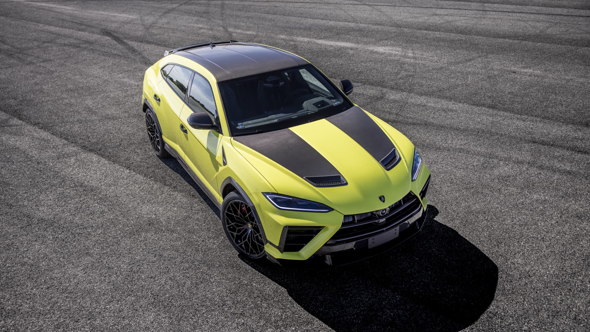 Lamborghini представила новий гібридний SUV Urus, відмовившись від електромобілів 3 Lamborghini представила новий гібридний SUV Urus, відмовившись від електромобілів 3