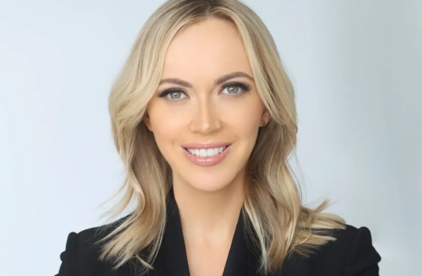 Головна 64 Паула Рід, головна кореспондентка CNN з юридичних питань, йде з…