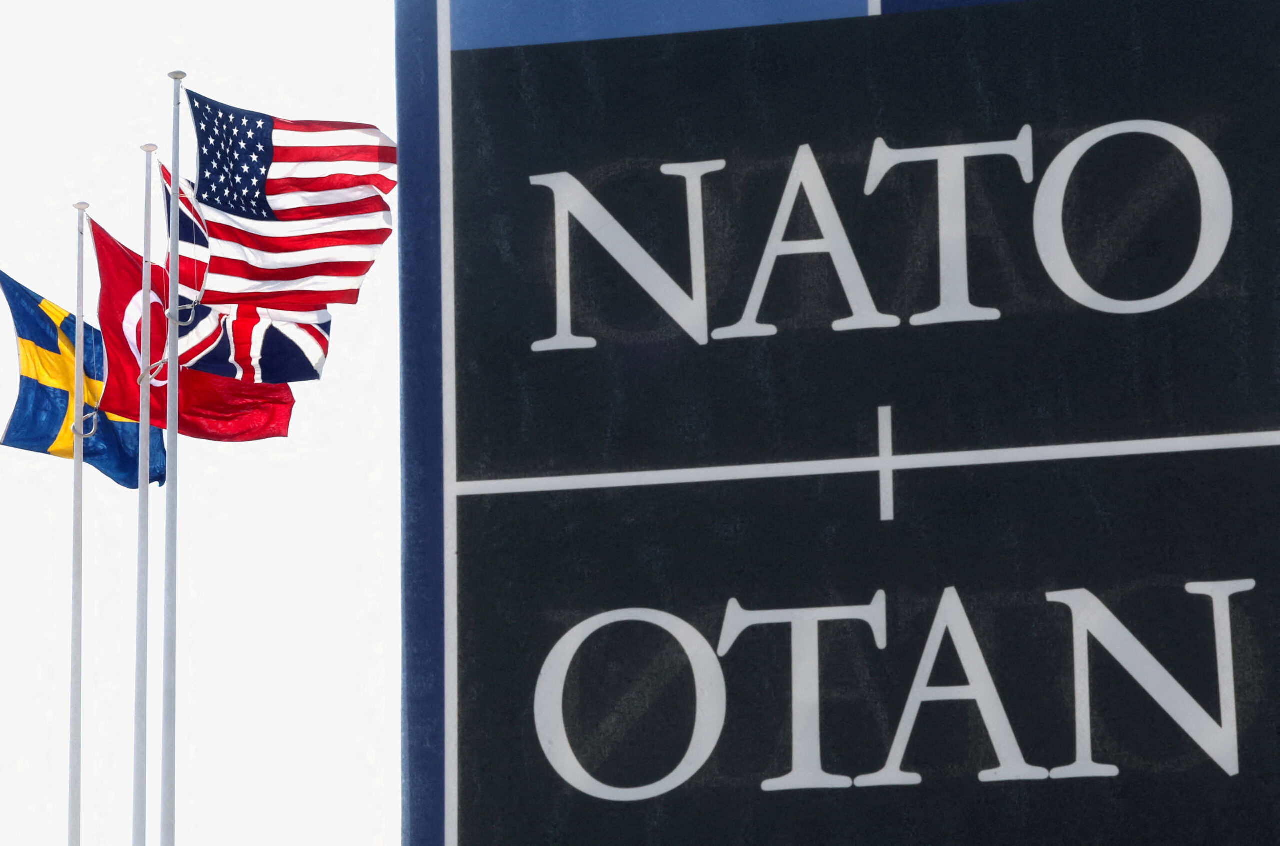 Європа має зробити довгострокову ставку на США та трансатлантичні безпекові відносини
Європа ставить на США: майбутнє безпеки 3 Європа має зробити довгострокову ставку на США та трансатлантичні безпекові відносини
Європа ставить на США: майбутнє безпеки 3